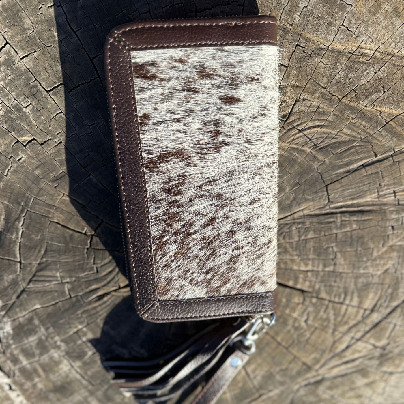 Cowhide women hand wallet without mirror – card slots and snap closure