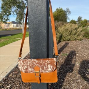 Slim crossbody bag for women in genuine leather