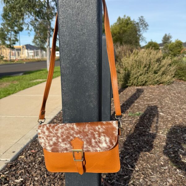 Slim crossbody bag for women in genuine leather