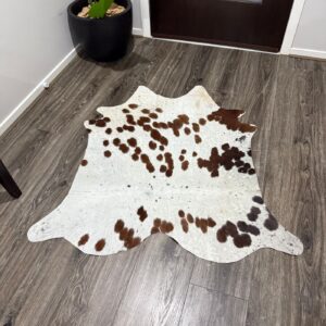 Natural Cowhide Rug – Genuine Skin Floor Decor (Unique Pattern)