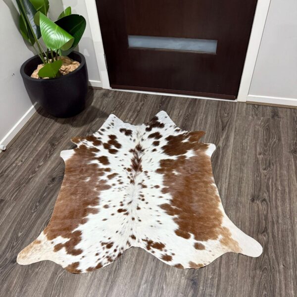 Natural Cowhide Rug – Genuine Skin Floor Decor (Unique Pattern)