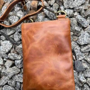 western-embroidered-leather-mobile-pouch