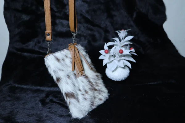 Cowhide Mobile Pouch – Adjustable for All Phone