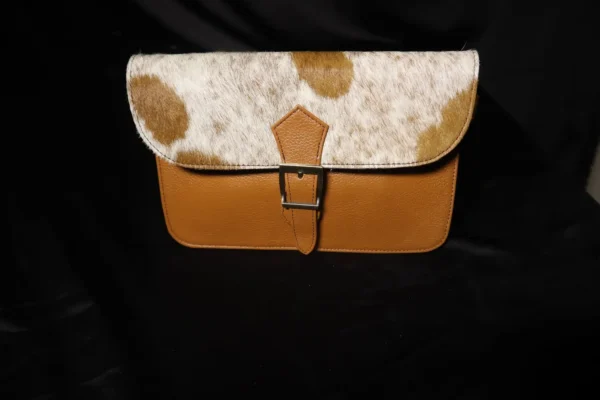 slim-leather-crossbody-bag (2)