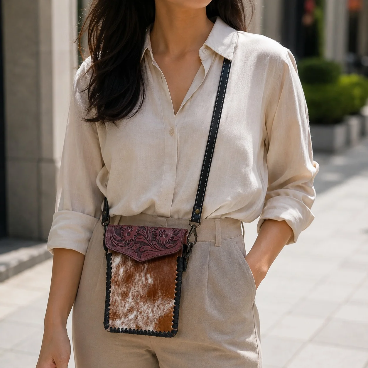 cowhide-mobile-pouch-hand-tooling